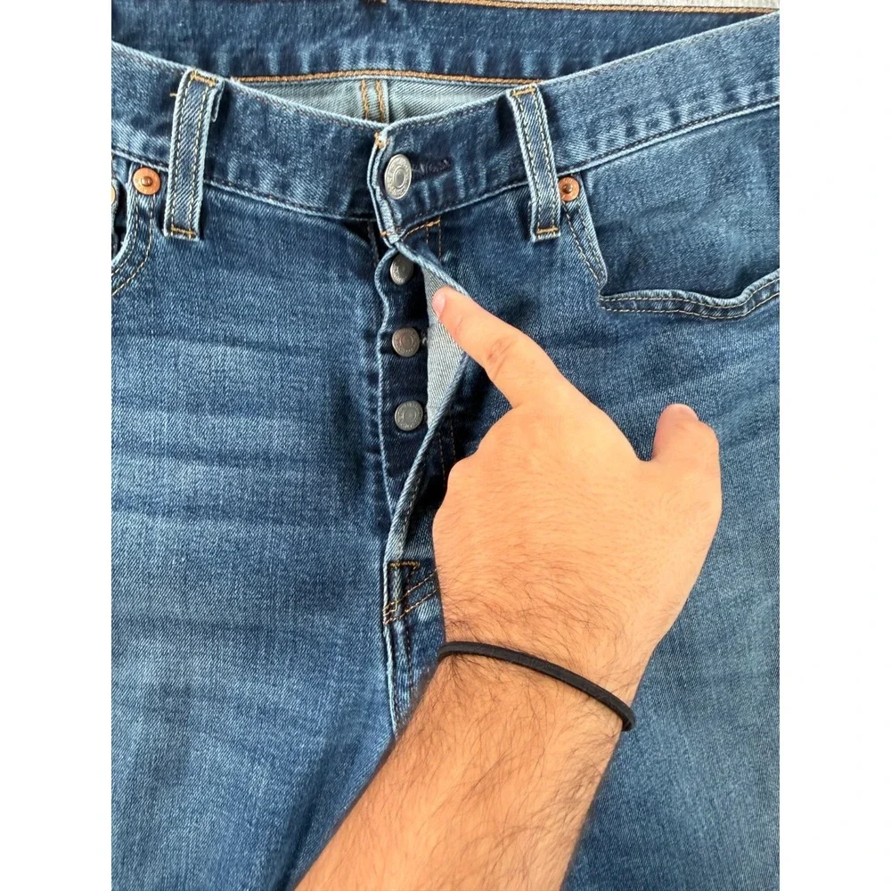 Levis 501 Jeans Men 32x32 Blue Denim Straight Leg Button Fly Mid Rise Distressed
